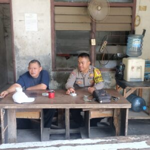 Bhabinkamtibmas Desa Sukanagara Sambangi Warga, Perkuat Silaturahmi dan Harkamtibmas