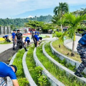 Bakti Sosial, Satgas Trisila 2026 Koarmada III Gelar Aksi Bersih-Bersih di Tugu Fakfak