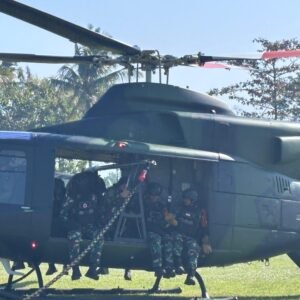 Aksi Taktis Prajurit Yonif 2 Marinir Saat Latihan Fast Rope