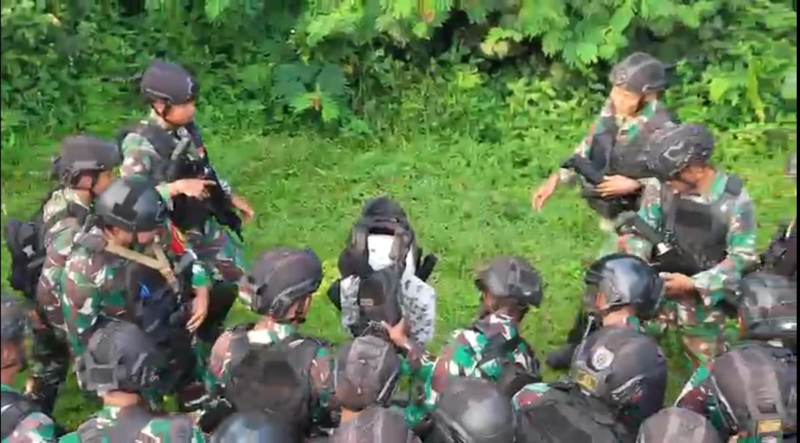 Danyonif 2 Marinir Uji Ketahanan Helm Tempur dan Body Protector, Sekaligus Uji Daya Tembus Senjata Organik