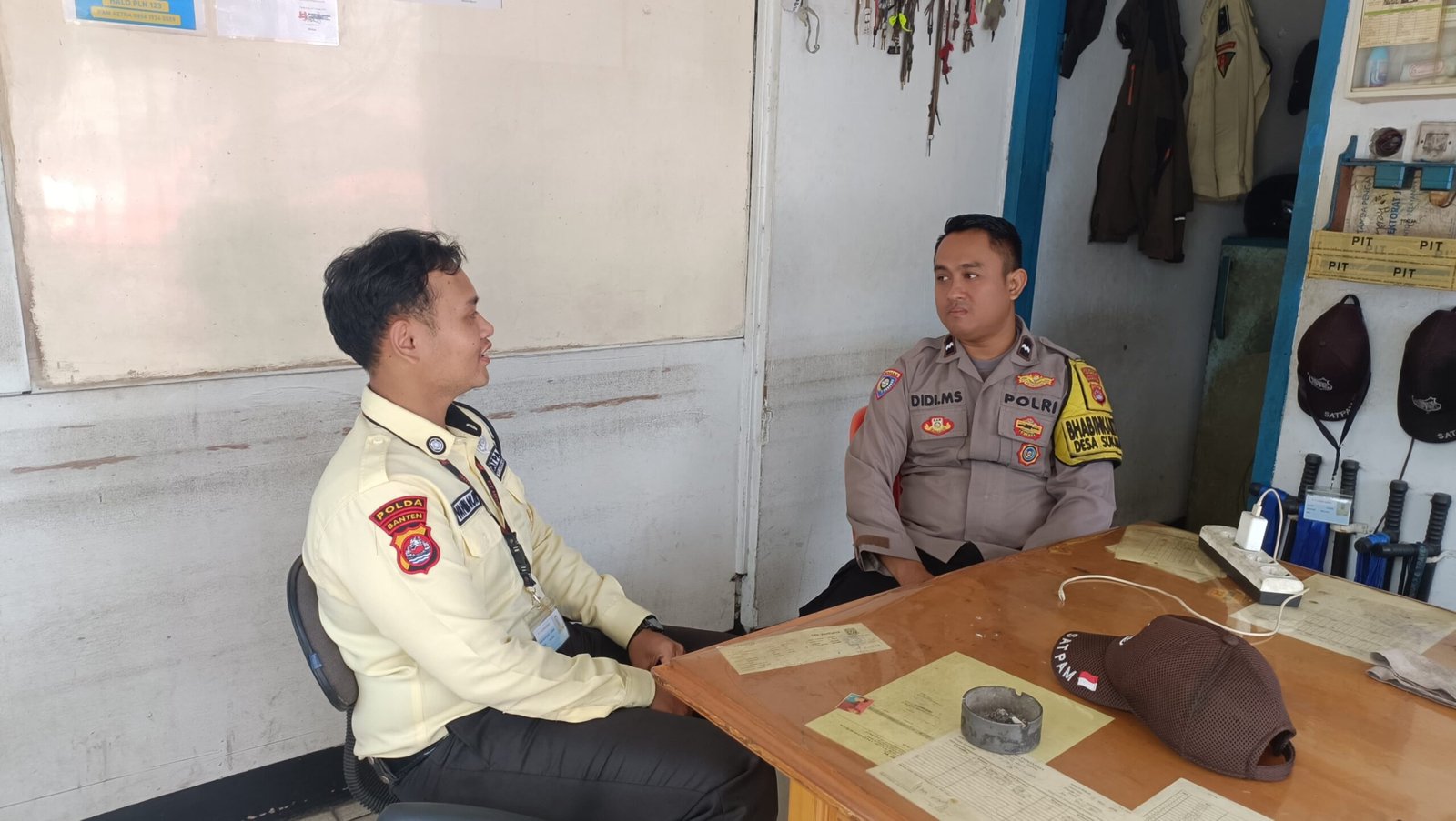 Bhabinkamtibmas Sukanagara Sambangi Security PT HMI, Perkuat Sinergitas Kamtibmas