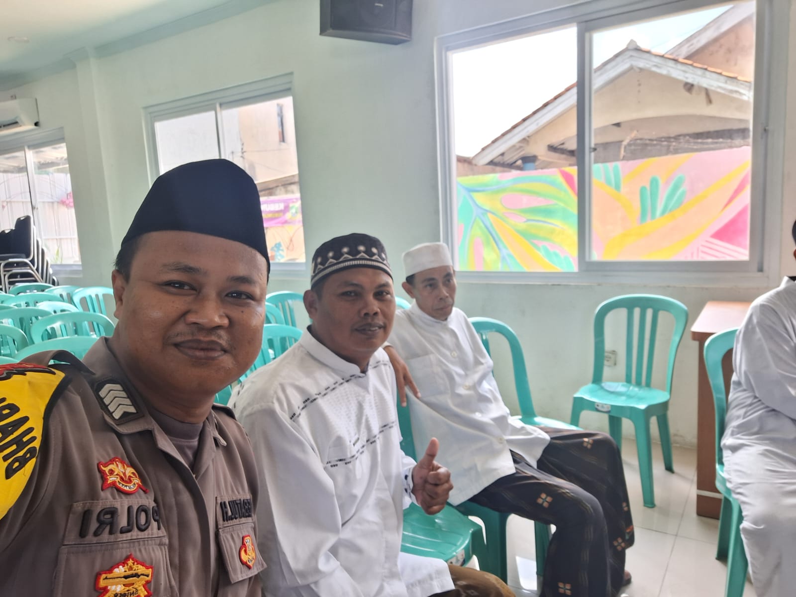 Bhabinkamtibmas Polsek Cikupa Laksanakan Program Poliran Polisi Peduli Pengangguran di Desa Sukanagara