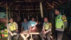 Anggota Polsek Cikupa Ronda Siskamling Bersama Warga Desa Cikupa