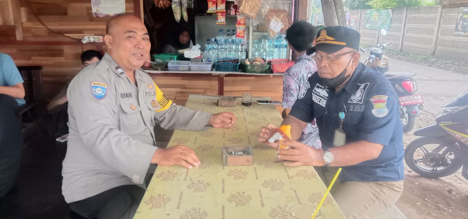 Bhabinkamtibmas Desa Budimulya Laksanakan Program Warbin Warung Bhabinkamtibmas