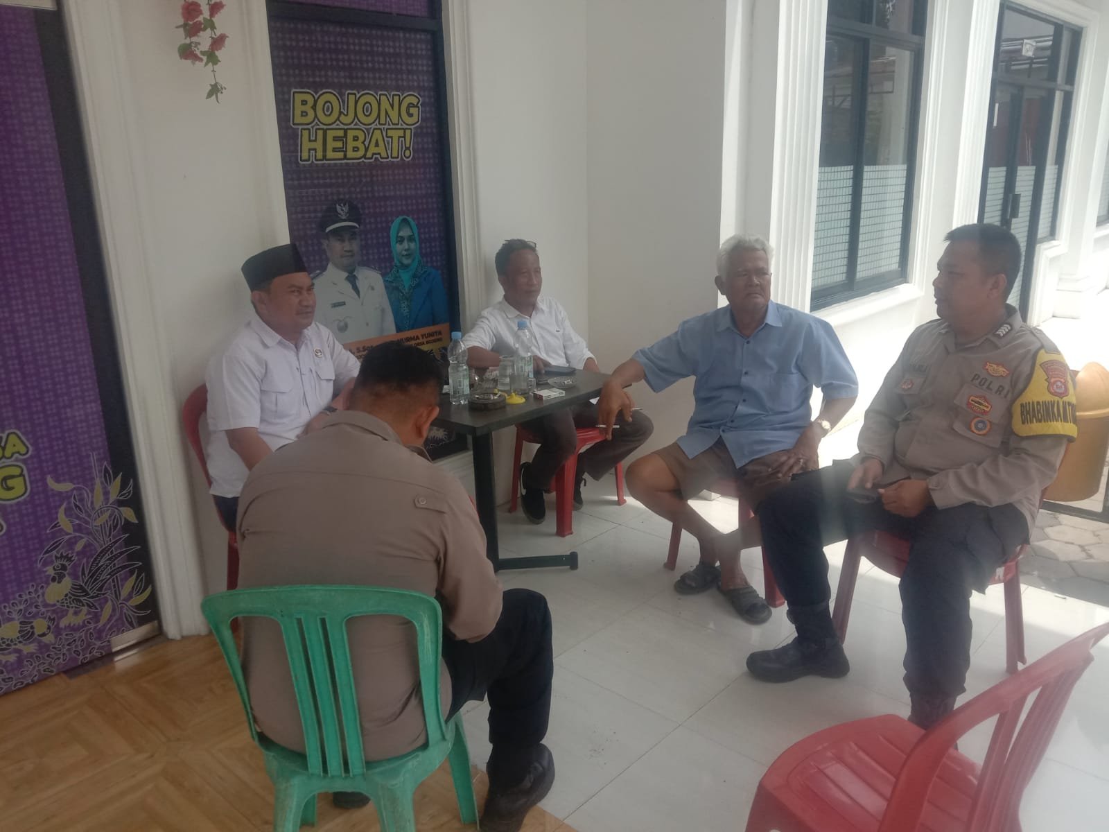 Kanit Binmas Polsek Cikupa Turun Langsung Cooling System dan DDS di Kantor Desa Bojong