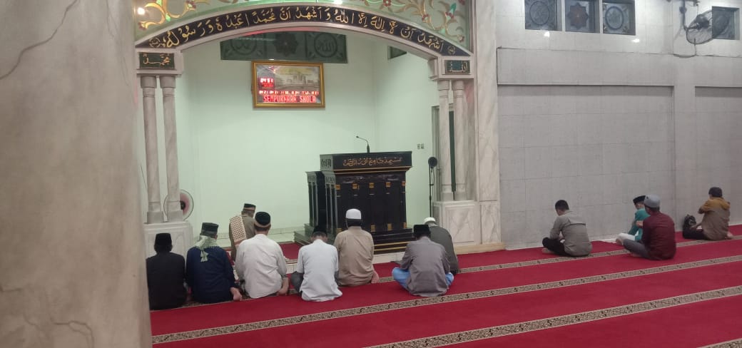 Bhabinkamtibmas Polsek Cikupa Laksanakan Program Subuh Keliling di Masjid Nur Rohman