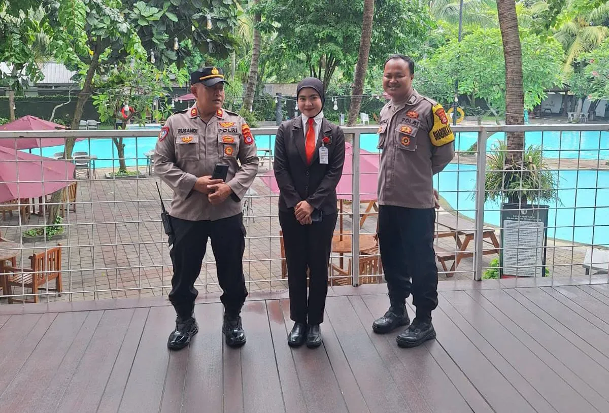 Polsek Cikupa Lakukan Pemantauan Tempat Wisata Kolam Renang Talaga Bestari, Berikan Himbauan Kamtibmas