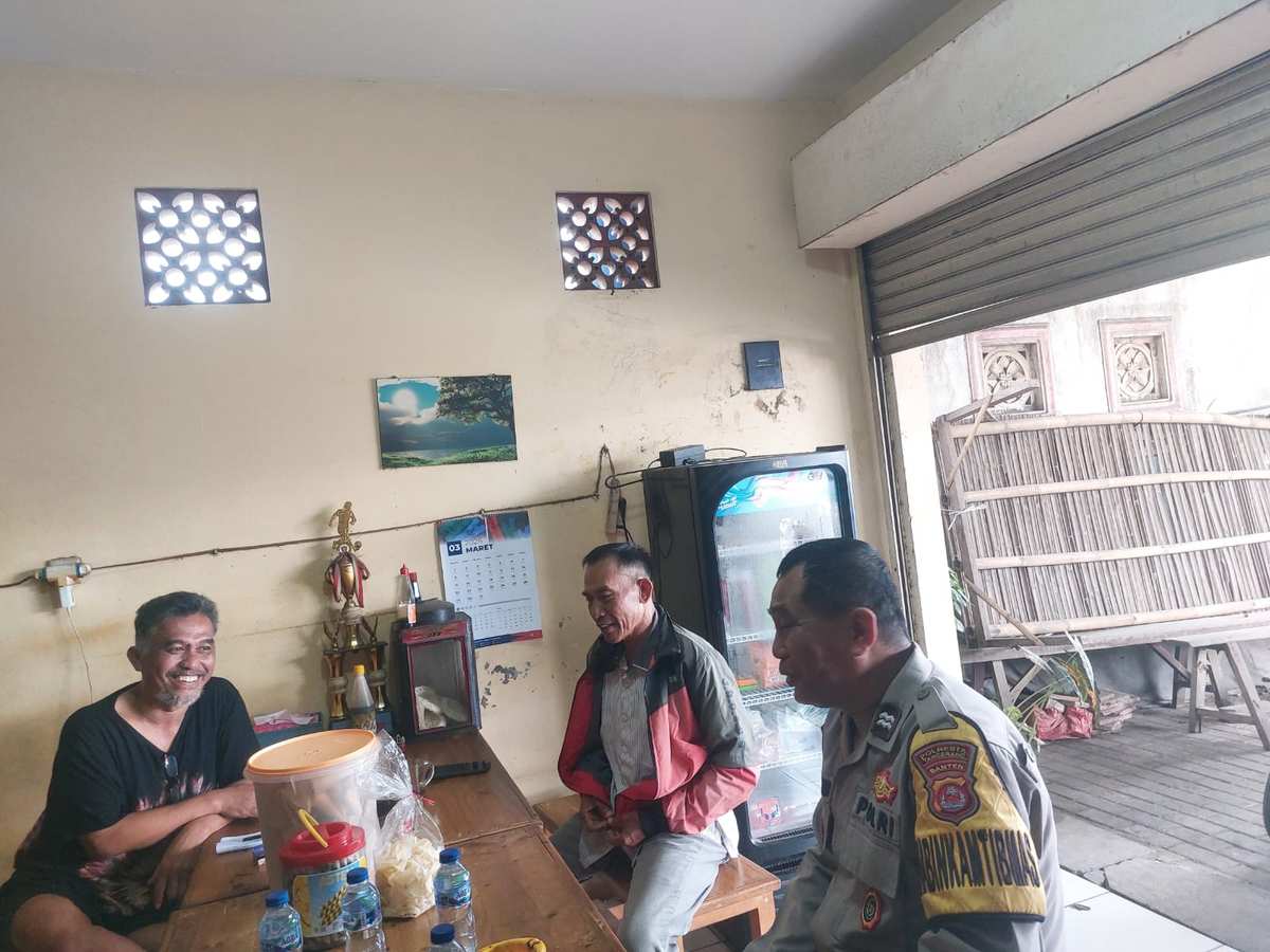 Bhabinkamtibmas Desa Sukadamai Sambang Warga, Sampaikan Himbauan Kamtibmas