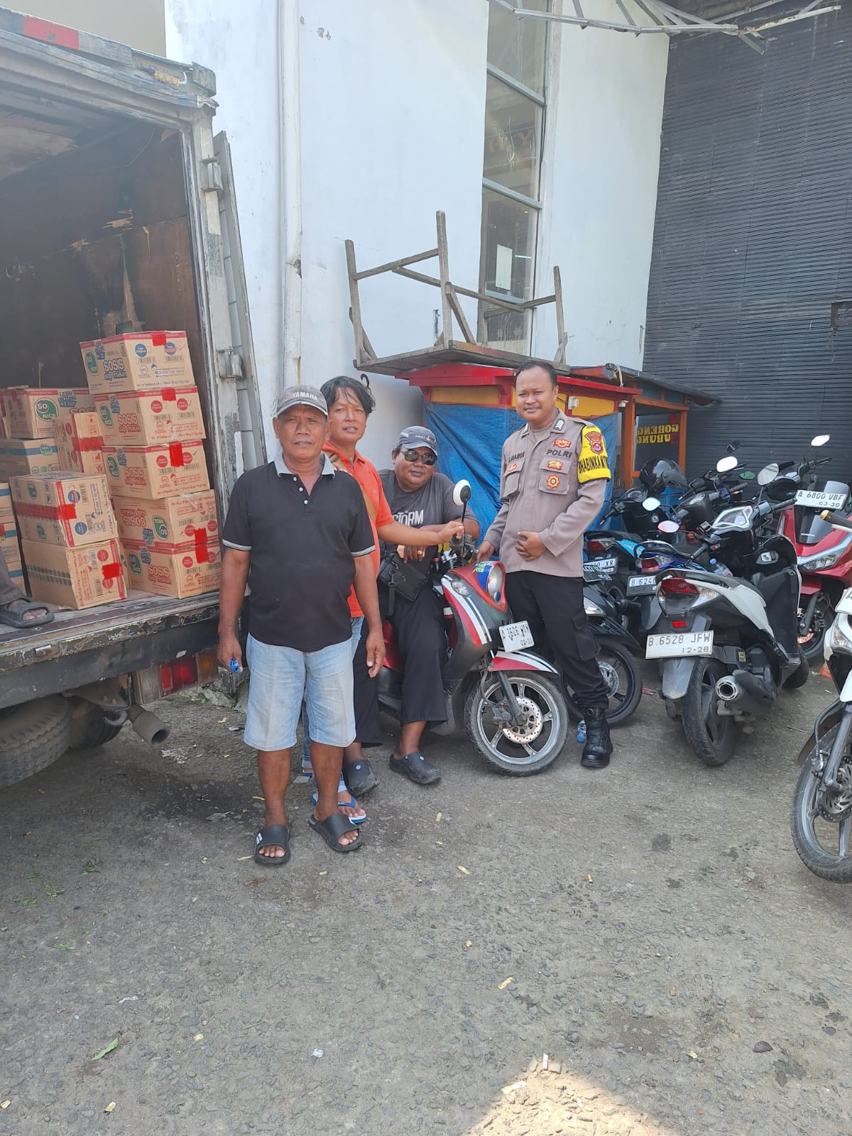 Bhabinkamtibmas Desa Cikupa Laksanakan Program Polisi Peduli Pengangguran, Berikan Motivasi kepada Warga