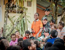 Koops TNI Papua Berbagi Kasih di Panti Asuhan Santa Susana Mimika