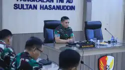 Komandan Lanud Sultan Hasanuddin Pimpin Rapat Staf, Tekankan Kepemimpinan Berbasis Keteladanan dan Kecerdasan Emosional