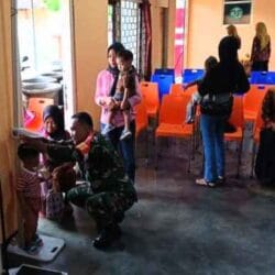 Babinsa Kotes Bersama Bidan Desa Laksanakan Posyandu, Wujudkan Kesehatan Masyarakat