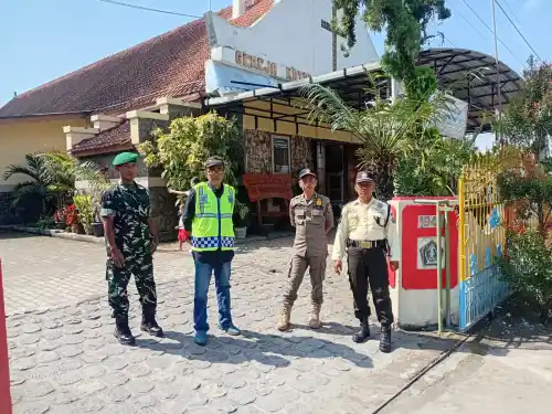 Babinsa Babadan Bersama Satgas Bela Kasih Amankan Ibadah Paskah 2026 Di Gereja Katolik ST. Petrus Paulus
