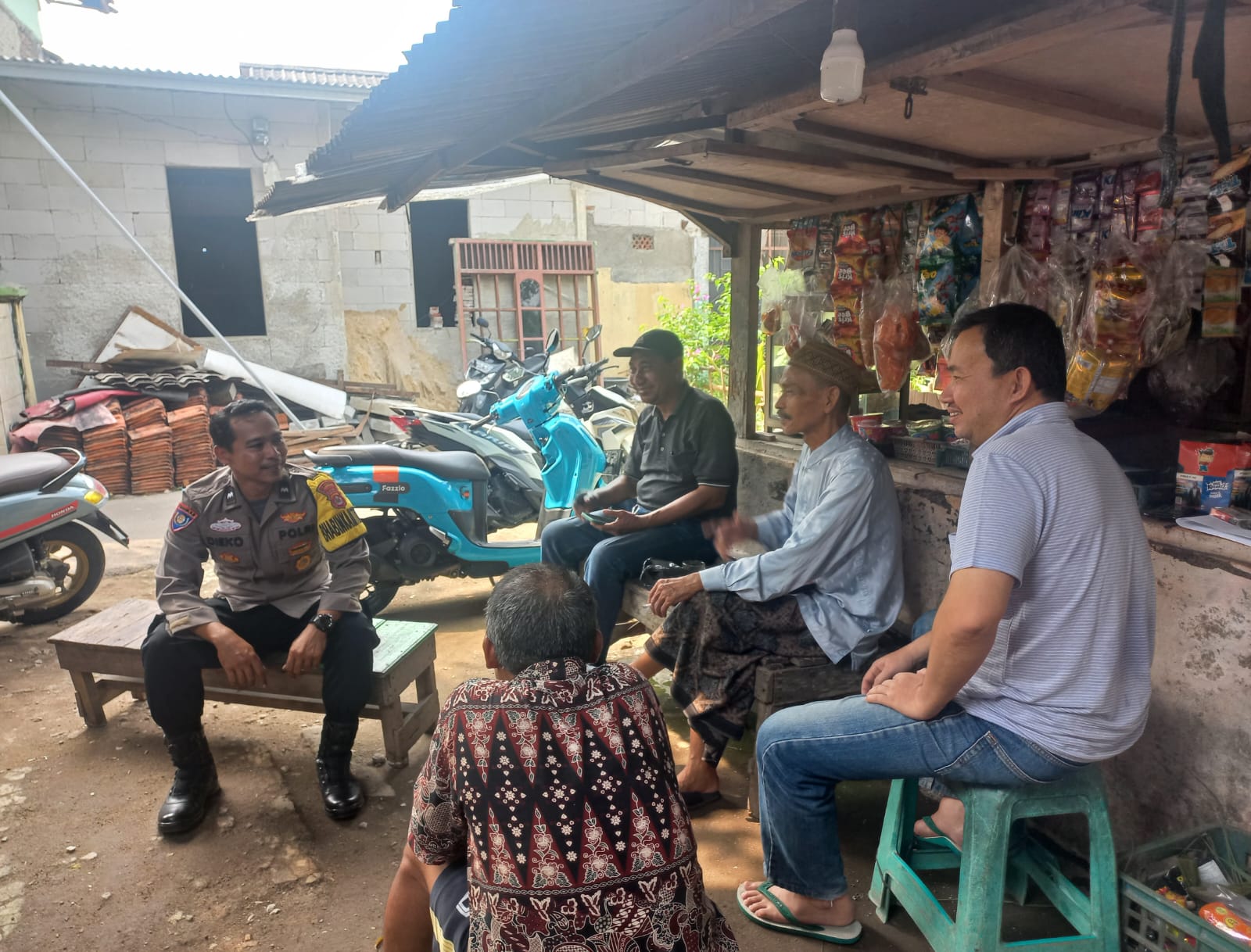 Bhabinkamtibmas Desa Pasir Gadung Laksanakan Warbin dan Tatap Muka dengan Warga