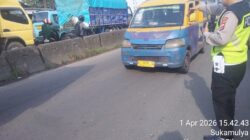 Personel Polsek Cikupa Laksanakan Pengaturan Lalu Lintas Sore di Jalan Raya Serang