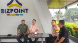 Bhabinkamtibmas Desa Bojong Sosialisasikan Layanan Polisi 110 kepada Warga