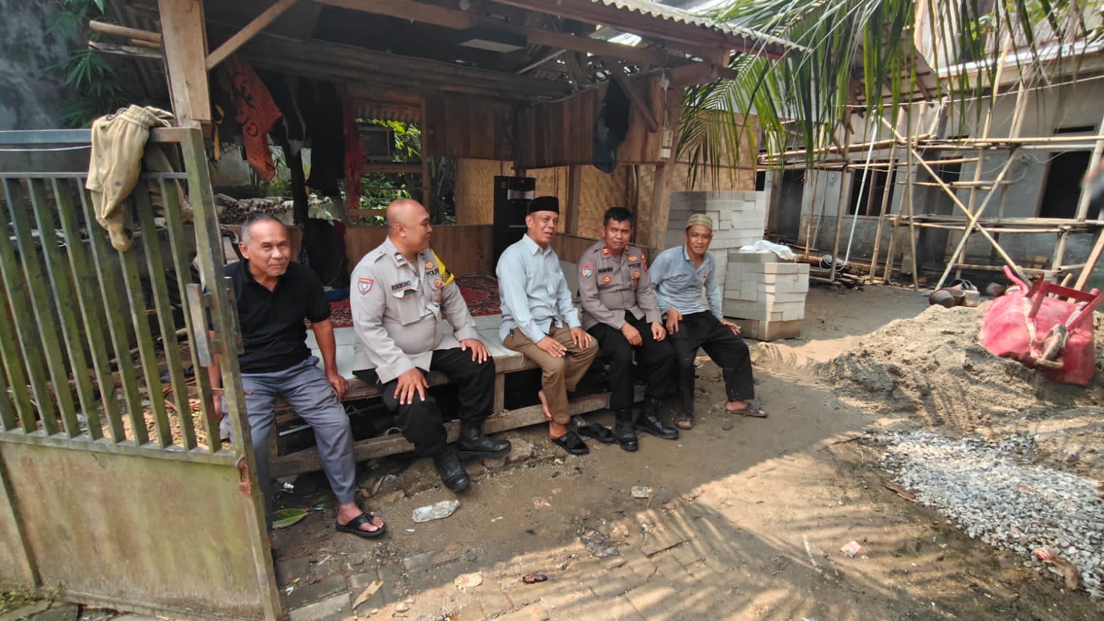 Program Kapolda Banten Poliran, Polsek Cikupa Beri Motivasi Warga Pengangguran di Desa Budimulya