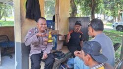 Bripka S. Hamdi Bhabinkamtibmas Sambangi Warga Taman Puspita Citra Raya, Sampaikan Himbauan Kamtibmas