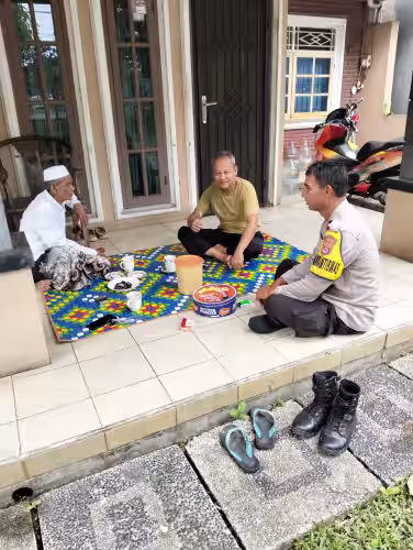 Aipda Ilyas Silaturahmi dengan Tokoh Agama dan Masyarakat Sukamulya