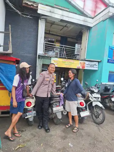 Bhabinkamtibmas Desa Cikupa Laksanakan Program Poliran di Pasar Desa Cikupa