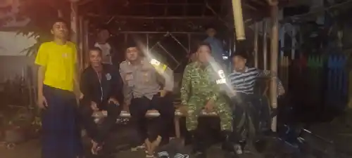 Polsek Cikupa Ronda Siskamling Bersama Warga, Perkuat Keamanan Lingkungan