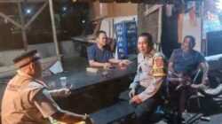 Bhabinkamtibmas Polsek Cikupa Ronda Siskamling Bersama Warga di Desa Sukadamai