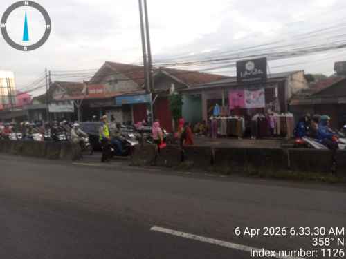Personel Polsek Cikupa Laksanakan Pengaturan Lalu Lintas Pagi di Jalan Raya Serang
