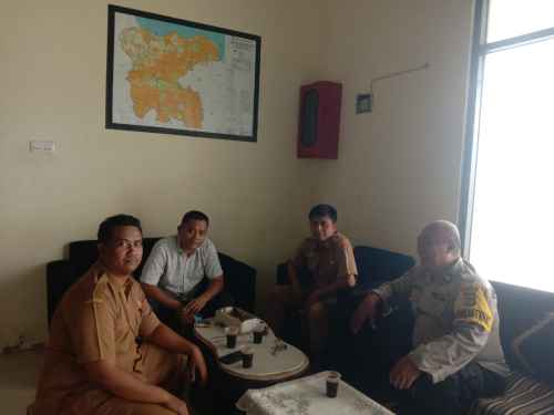 Bhabinkamtibmas Polsek Cikupa Kunjungi Kantor Desa Budimulya, Sampaikan Himbauan Kamtibmas