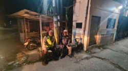 Bhabinkamtibmas Budimulya Aktif Ronda Siskamling Bersama Warga, Jaga Kamtibmas Tetap Kondusif