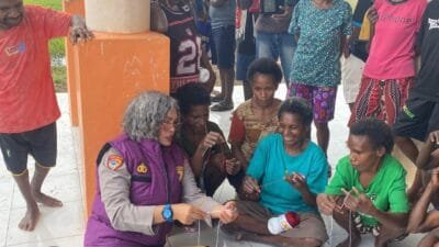 Membalut Luka di Distrik Bamusbama: Satgas Dofior Pulihkan Semangat Masyarakat dengan Senyum dan Berbagi Kasih