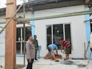 Bhabinkamtibmas Polsek Cikupa Bersama Babinsa dan Warga Gelar Kerja Bakti Renovasi Mushola Al Muhajirin