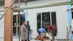 Bhabinkamtibmas Polsek Cikupa Bersama Babinsa dan Warga Gelar Kerja Bakti Renovasi Mushola Al Muhajirin