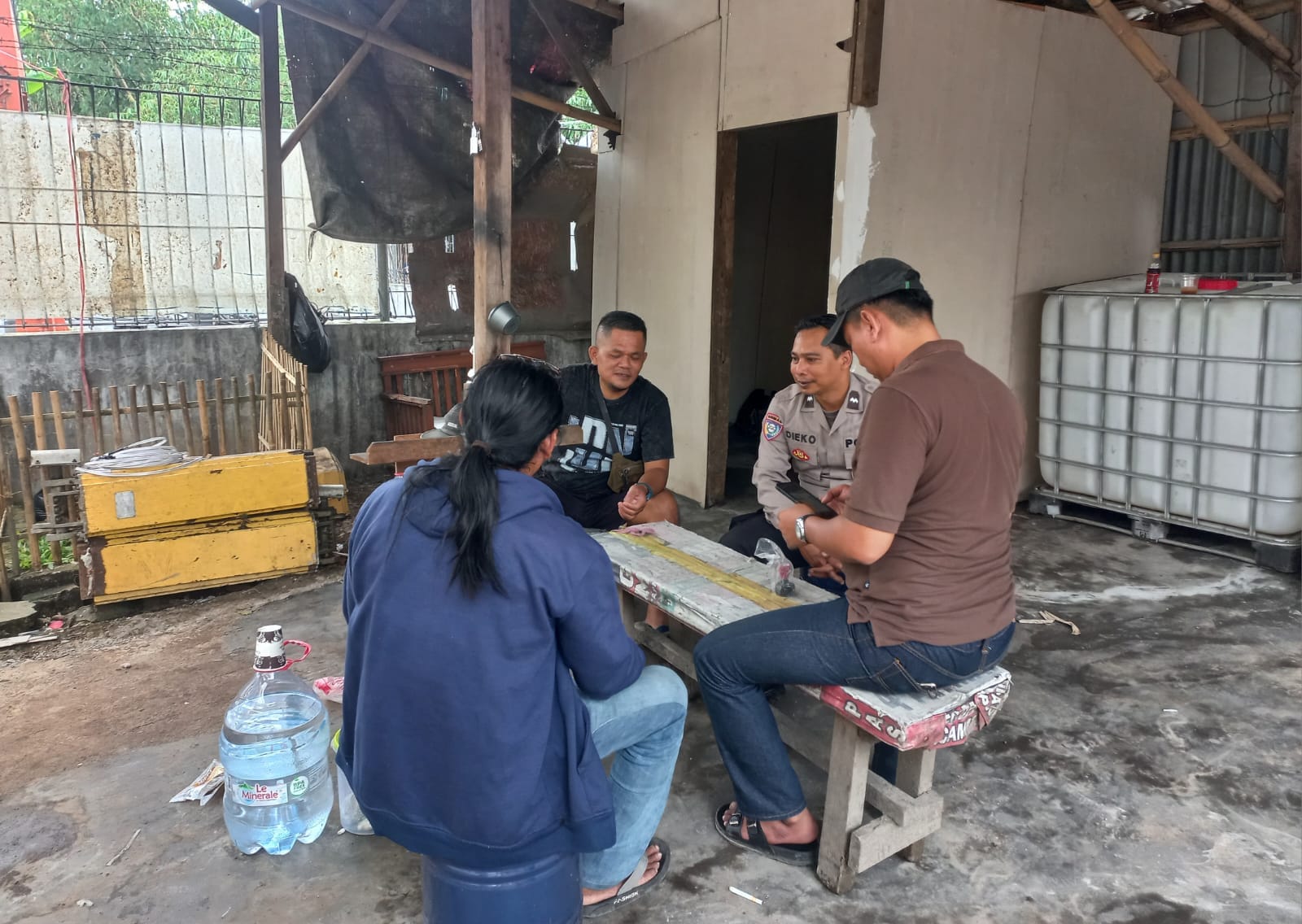 Program Poliran, Bhabinkamtibmas Pasir Gadung Dorong Warga Tingkatkan Keterampilan Kerja