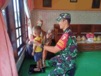 Cegah Stunting, Babinsa Tawangrejo Bersama Nakes Cek Kesehatan Balita Di Dusun Bendolowo