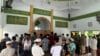 Kebersamaan Satgas TMMD Ke-128 dan Warga Terlihat Saat Sholat Dzuhur Berjamaah di Masjid Nurul Jannah