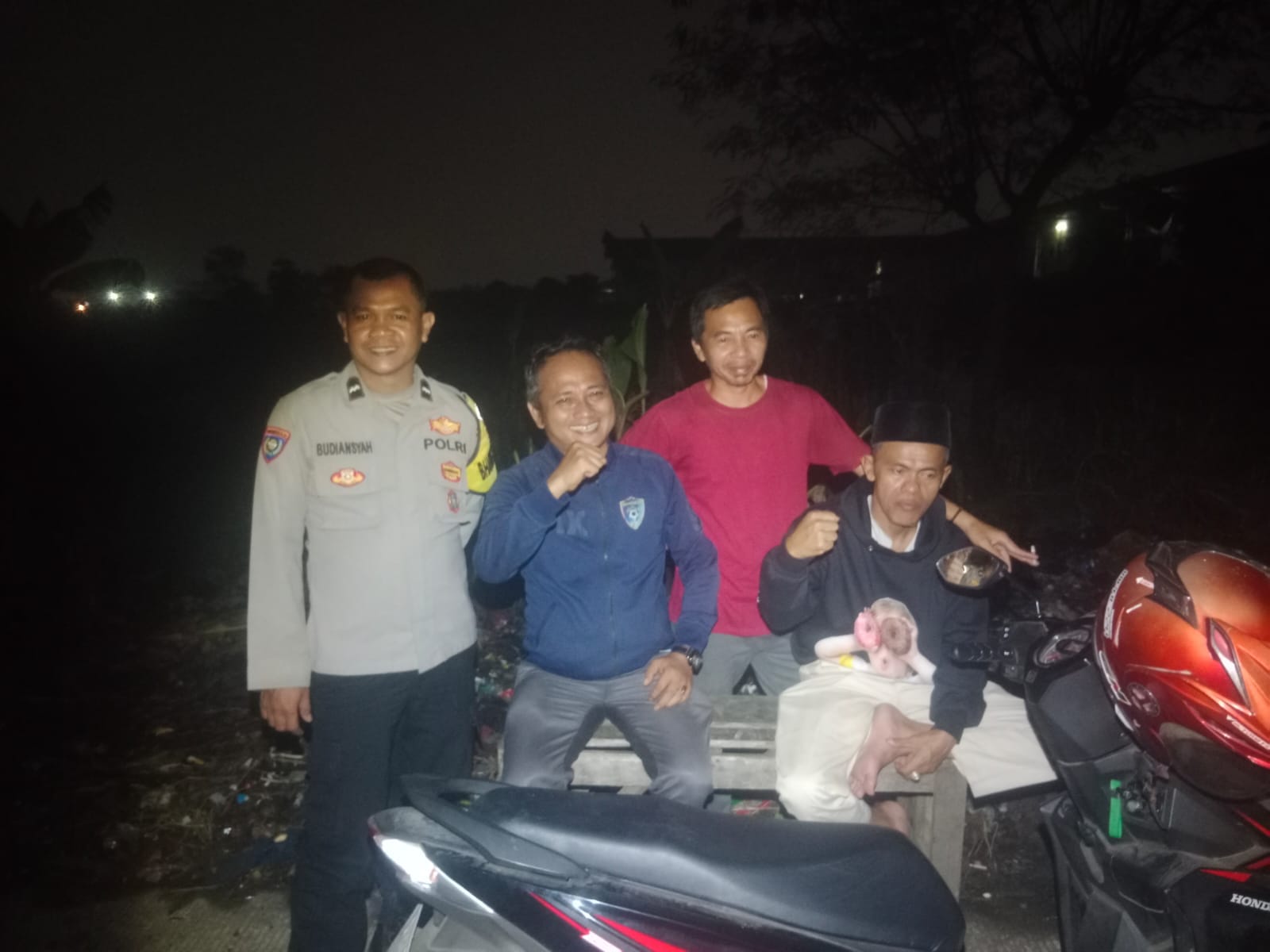 Sambang Pos Satkamling, Bhabinkamtibmas Polsek Cikupa Ajak Warga Tingkatkan Kamtibmas