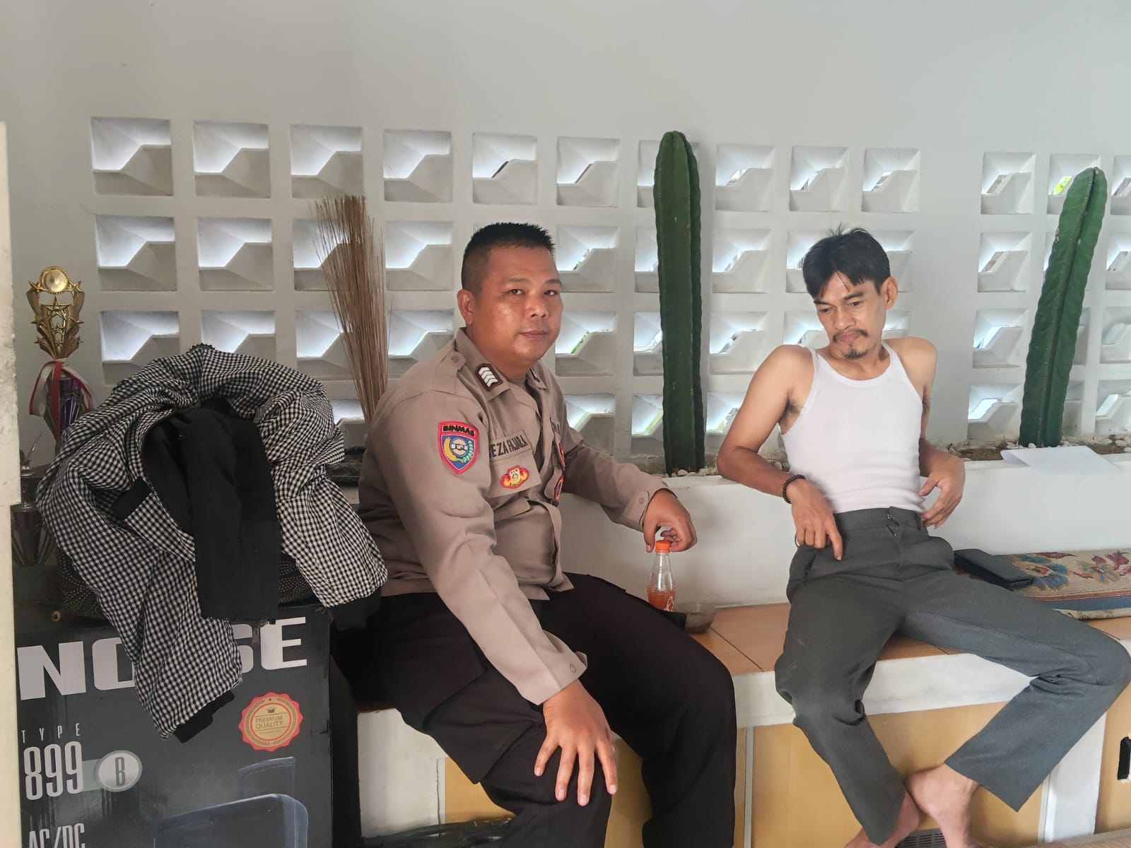 Cooling System dan DDS, Bhabinkamtibmas Polsek Cikupa Sambangi Ketua RT di Desa Bojong