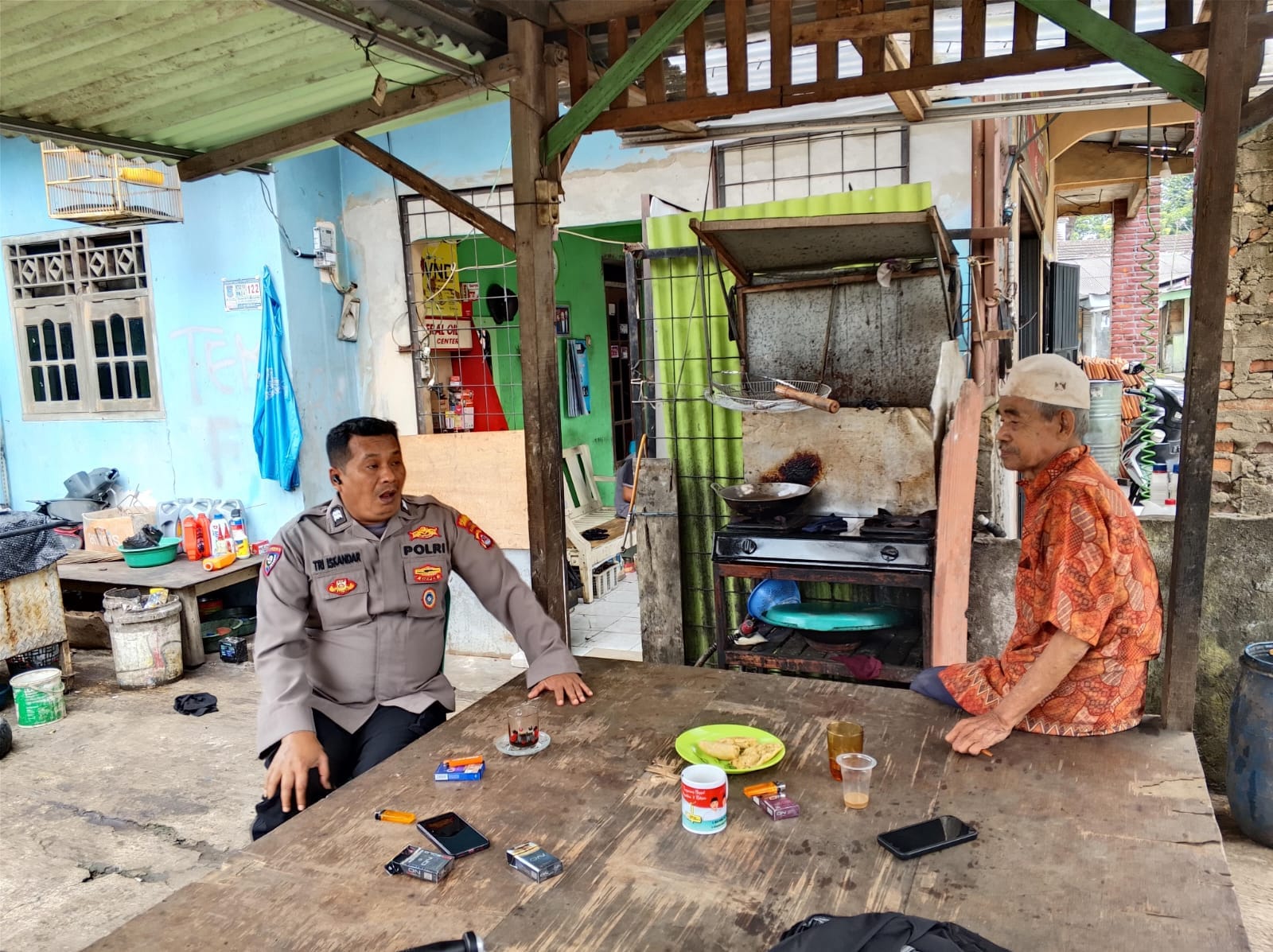 Bhabinkamtibmas Polsek Cikupa Sambangi Tokoh Masyarakat, Perkuat Sinergi Kamtibmas di Bitung Jaya