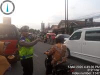 Polsek Cikupa Gelar Pengaturan Lalu Lintas Sore Hari, Antisipasi Kemacetan di Simpang Cikupamas