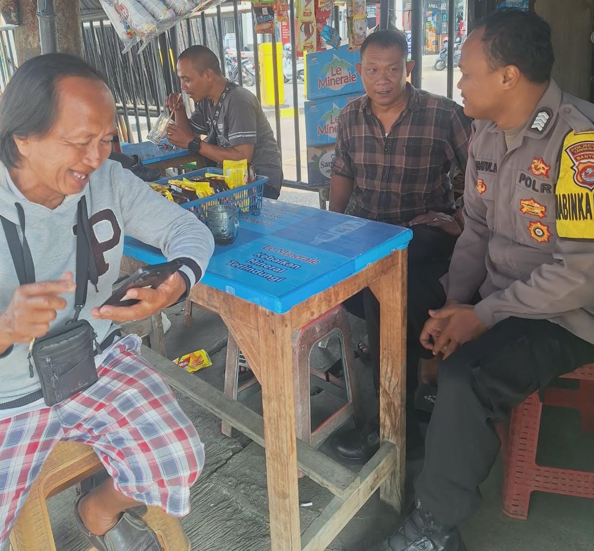 Bhabinkamtibmas Desa Cikupa Sambangi Pengelola Pasar, Perkuat Sinergi Kamtibmas