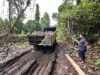 Pengedropan Material Lokal Dipercepat, Satgas TMMD Ke-128 Kodim 1801/Manokwari Kejar Target Pembangunan