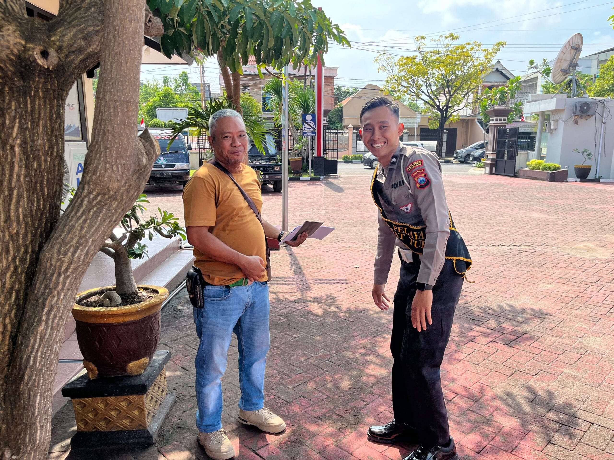 Datang dengan Harap, Pulang dengan Lega: Program Polantas Tuban Menyapa Urus SIM STNK BPKB
