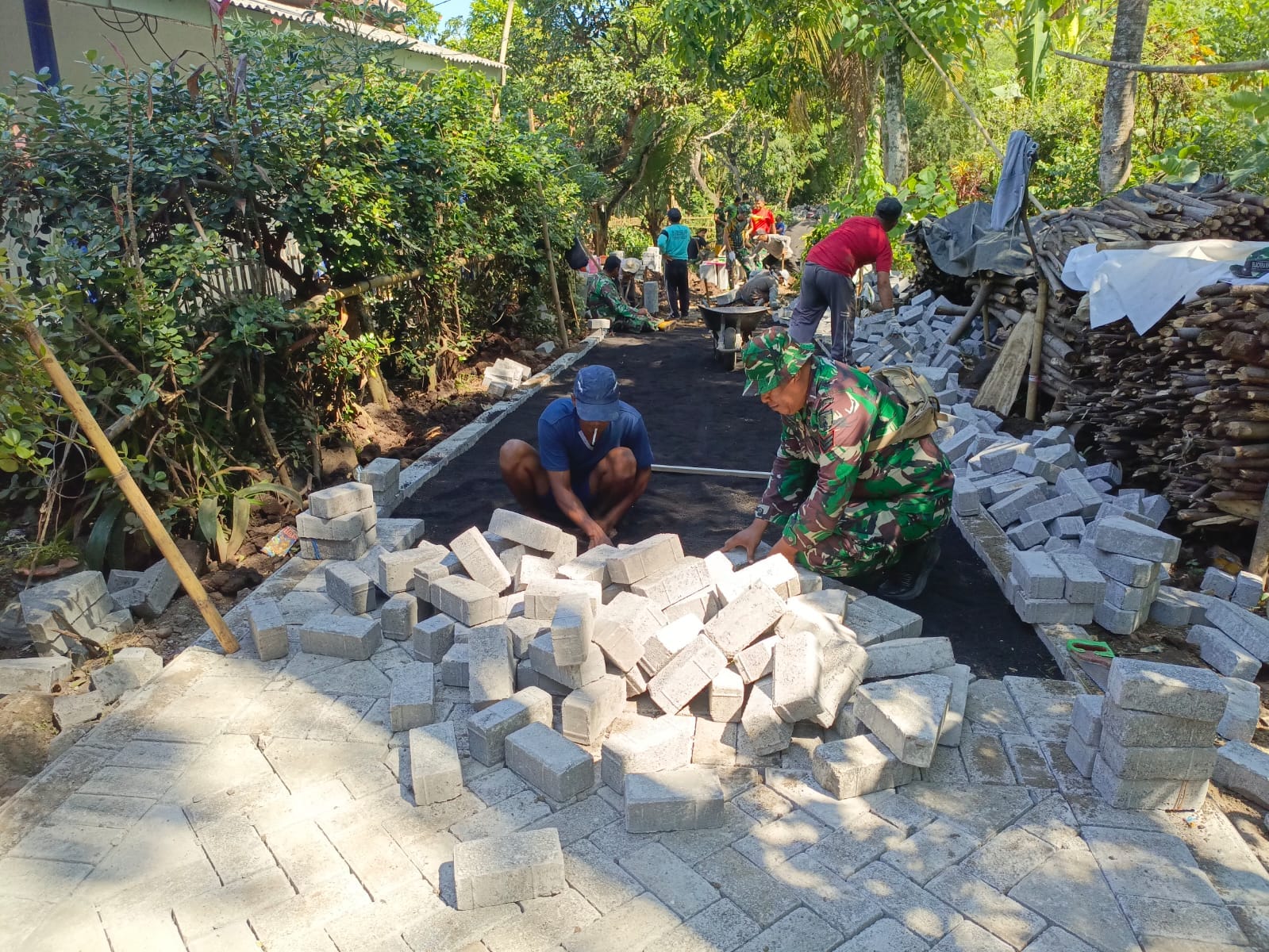 Pavingisasi Berikan Dampak Positif, Jalan Desa Brabe Kini Lancar Dan Dongkrak Perekonomian Warga