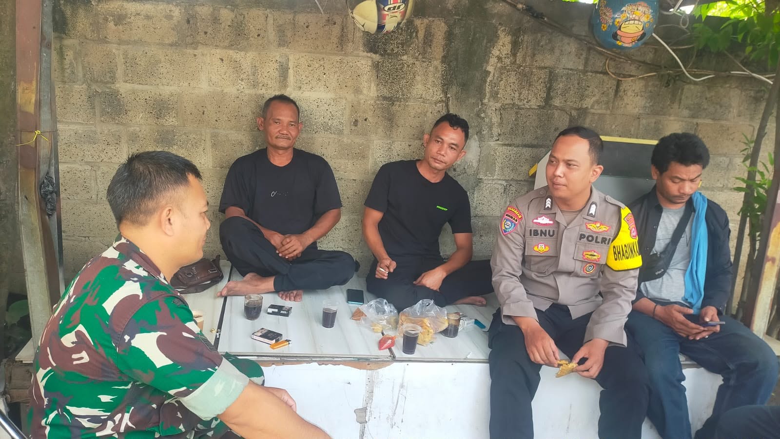 Bhabinkamtibmas Polsek Cikupa Sambangi Warga Kelurahan Bunder, Sampaikan Edukasi Kamtibmas