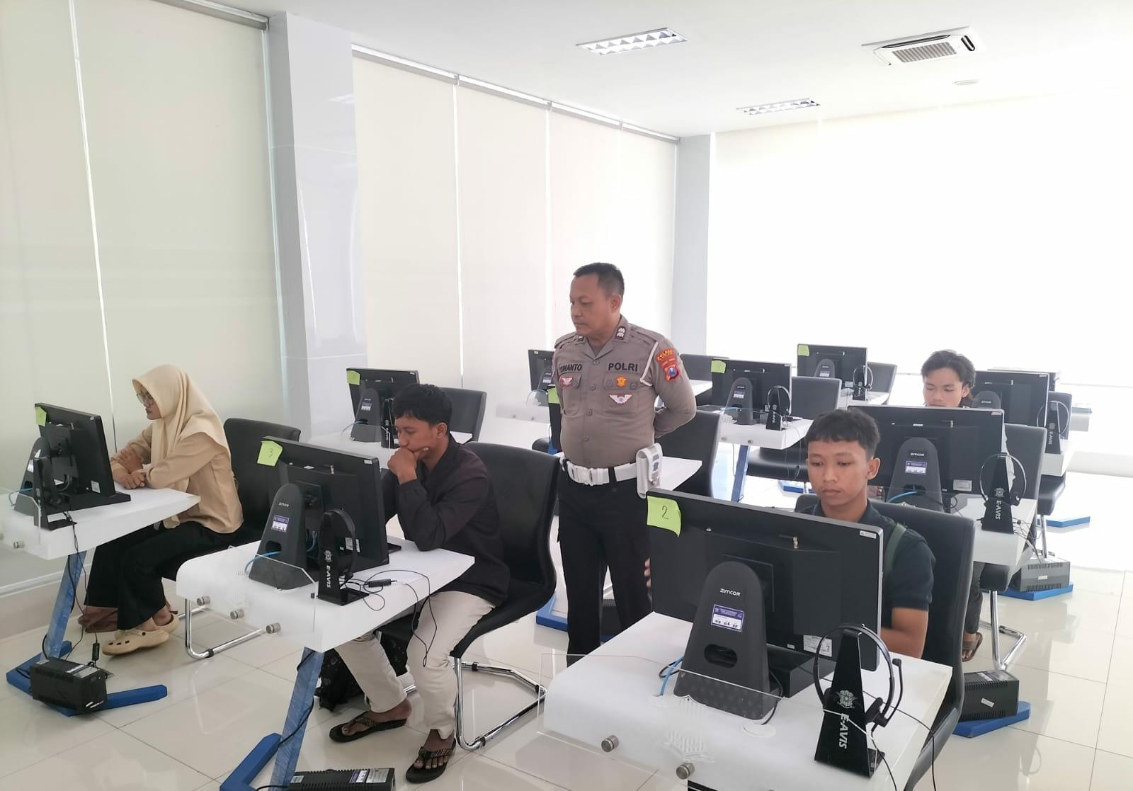 Cerita Warga Tuban Saat Didatangi Polantas Tuban, Urus SIM STNK BPKB Jadi Mudah