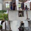 Satgas TMMD Ke-128 Kodim 1801/Manokwari Laksanakan Pengecatan RTLH di Kampung Tanah Rubuh