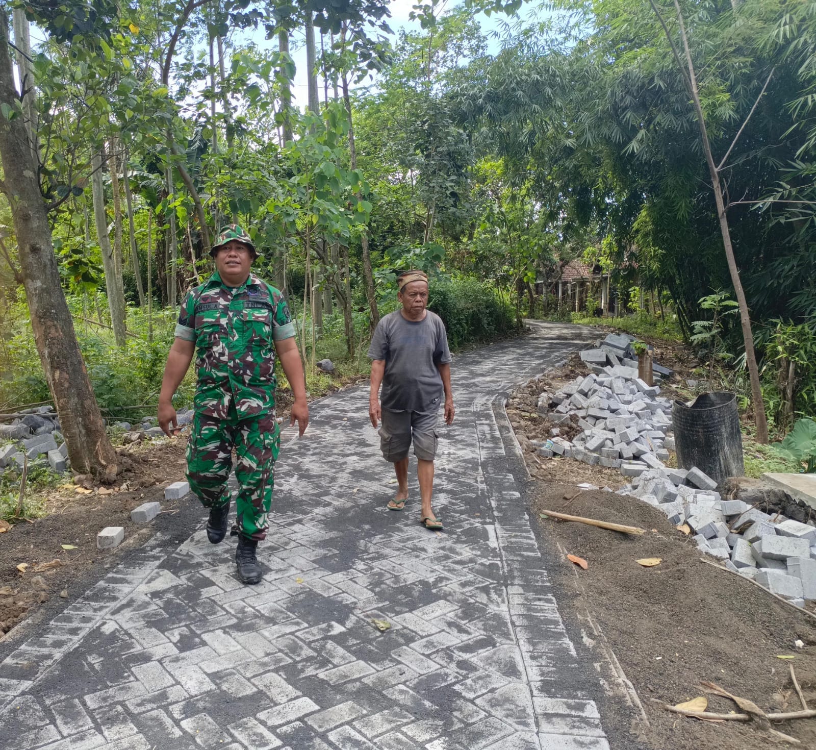 Paving Jalan Dusun Klagin Hampir Rampung, Warga Sampaikan Terima Kasih Kepada Satgas