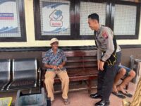 Human Interest: Diskusi Santai Warga dengan Polisi Tentang Administrasi Kendaraan