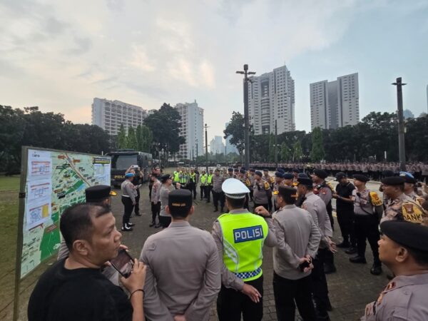 Wakapolda Metro Jaya Pimpin Apel Pengamanan Aksi Massa di DPR, Personel Diminta Humanis dan Siaga Penuh