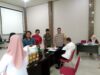 IMG-20260520-WA0068 Bhabinkamtibmas Polsek Cikupa Amankan Penyaluran Bantuan Sosial di Desa Talaga